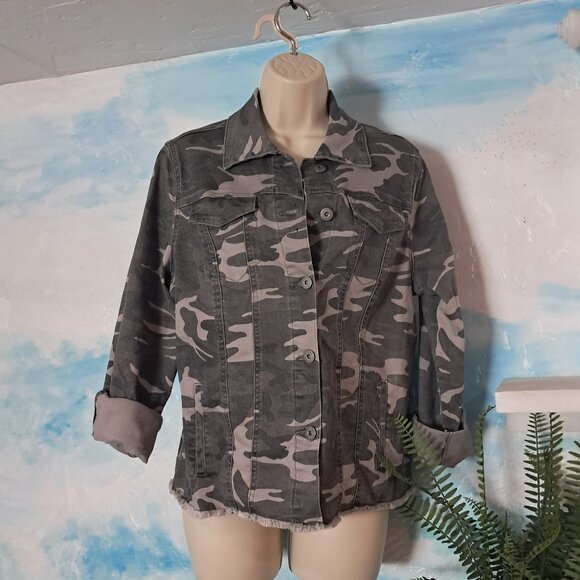 Ethyl women's size M camo denim jacket, NEW WITHOUT TAGS - Picture 1 of 8